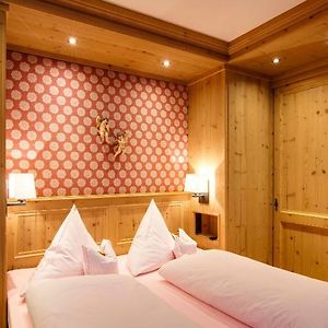Deluxe Zimmer mit Kingsize-Bett